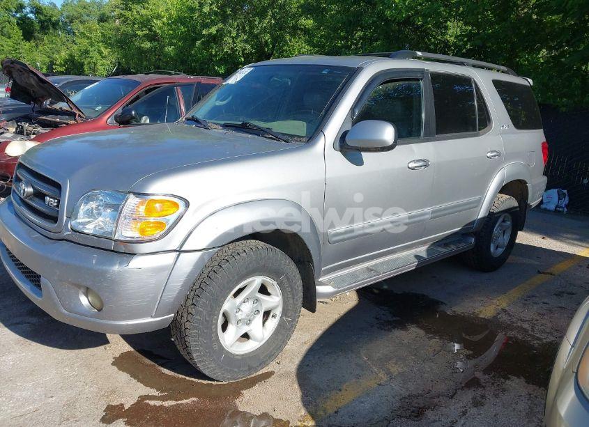 Photo 2 of 2002 Toyota Sequoia SR5 V8 (VIN 5TDBT44A82S125869)