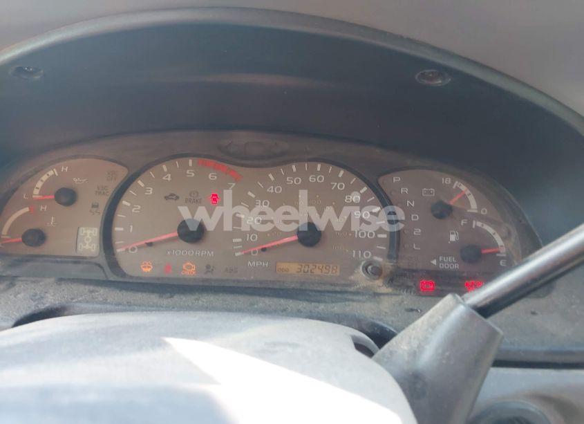 Photo 7 of 2002 Toyota Sequoia SR5 V8 (VIN 5TDBT44A82S125869)