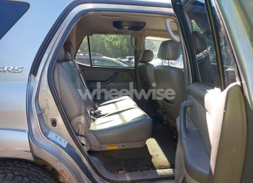 Photo 8 of 2002 Toyota Sequoia SR5 V8 (VIN 5TDBT44A82S125869)