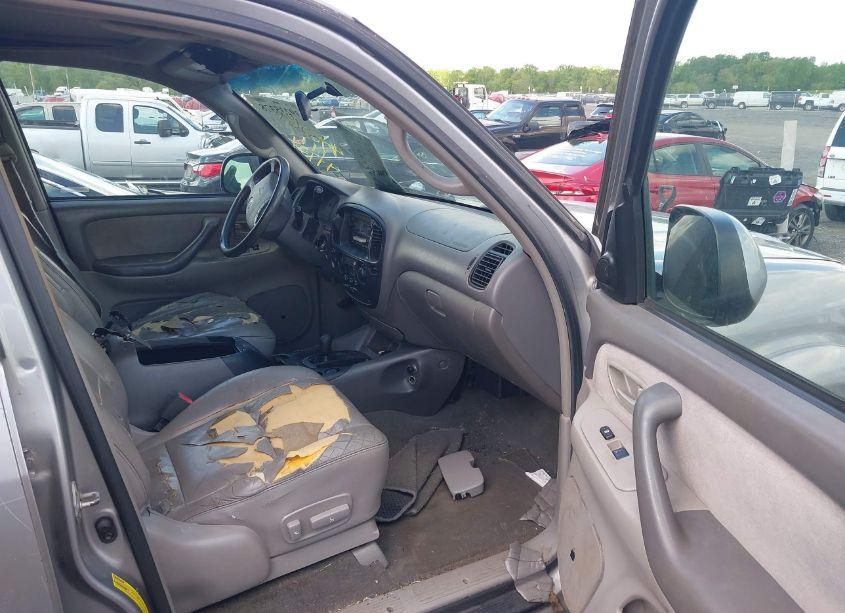 Photo 5 of 2003 Toyota Sequoia SR5 V8 (VIN 5TDBT44A83S148649)