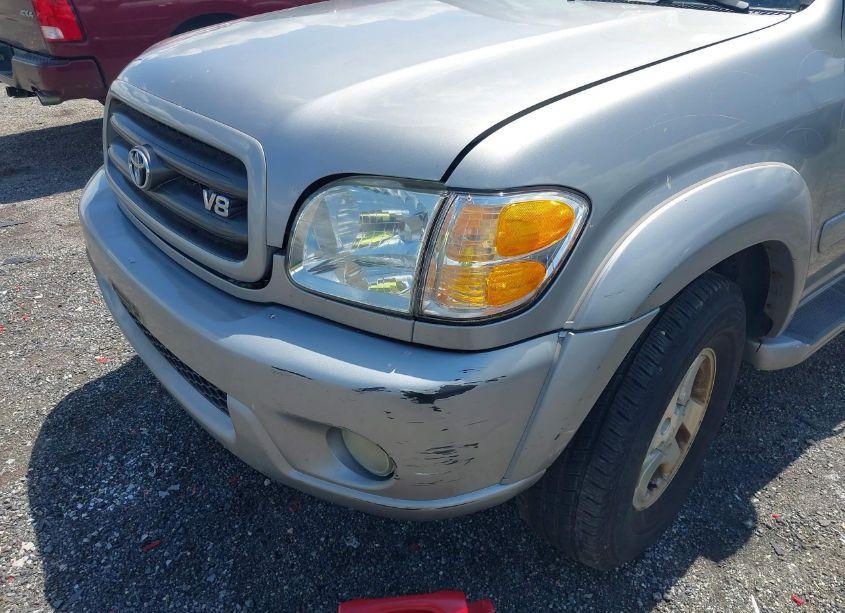 Photo 6 of 2003 Toyota Sequoia SR5 V8 (VIN 5TDBT44A83S148649)