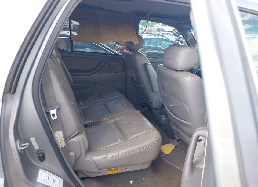 Photo 8 of 2003 Toyota Sequoia SR5 V8 (VIN 5TDBT44A83S148649)