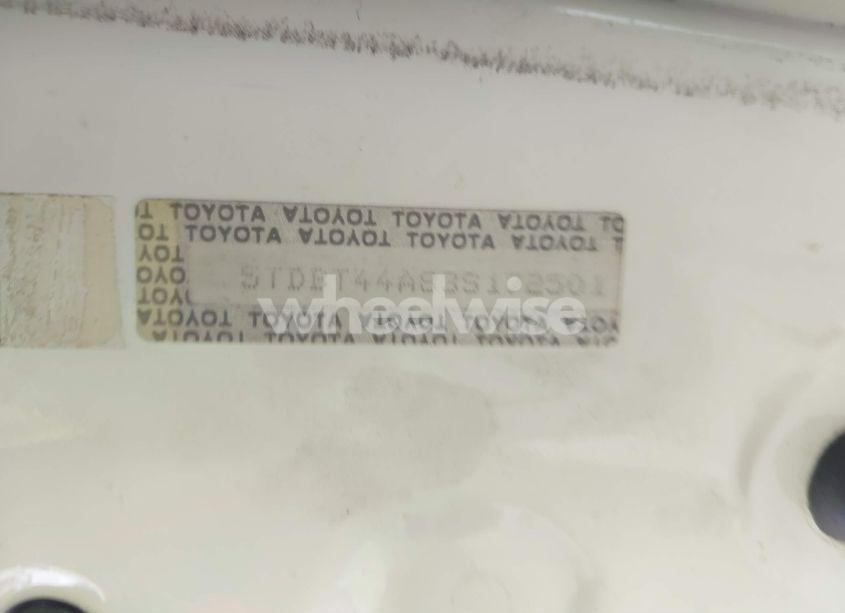 Photo 9 of 2003 Toyota Sequoia SR5 V8 (VIN 5TDBT44A83S172501)