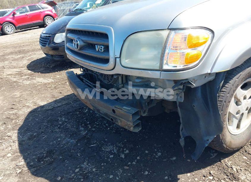 Photo 6 of 2004 Toyota Sequoia SR5 V8 (VIN 5TDBT44A84S229426)