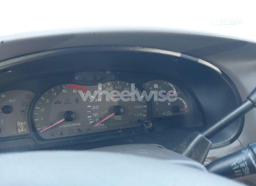 Photo 7 of 2004 Toyota Sequoia SR5 V8 (VIN 5TDBT44A84S229426)