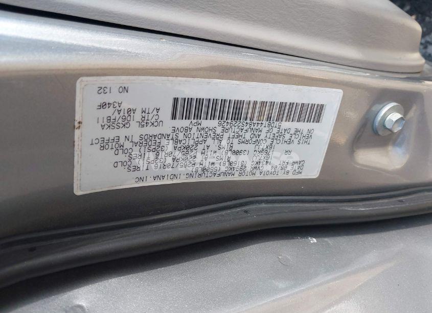 Photo 9 of 2004 Toyota Sequoia SR5 V8 (VIN 5TDBT44A84S229426)