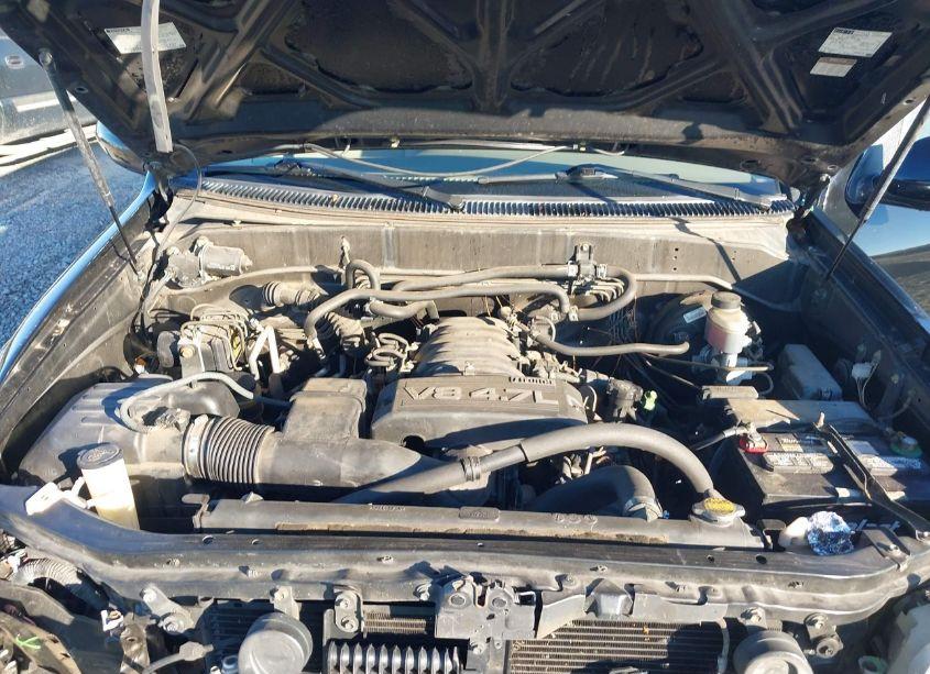 Photo 10 of 2005 Toyota Sequoia SR5 V8 (VIN 5TDBT44A85S244204)