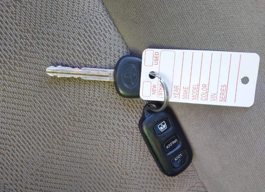 Photo 11 of 2005 Toyota Sequoia SR5 V8 (VIN 5TDBT44A85S244204)