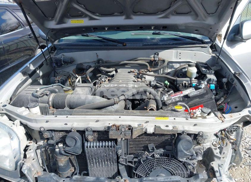 Photo 10 of 2005 Toyota Sequoia SR5 V8 (VIN 5TDBT44A85S251105)