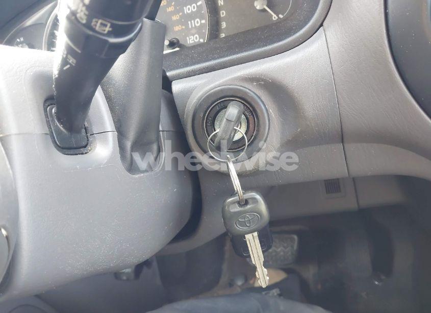 Photo 11 of 2005 Toyota Sequoia SR5 V8 (VIN 5TDBT44A85S251105)