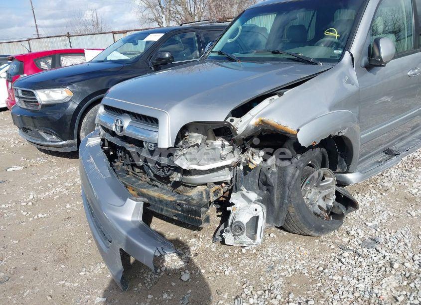Photo 12 of 2005 Toyota Sequoia SR5 V8 (VIN 5TDBT44A85S251105)