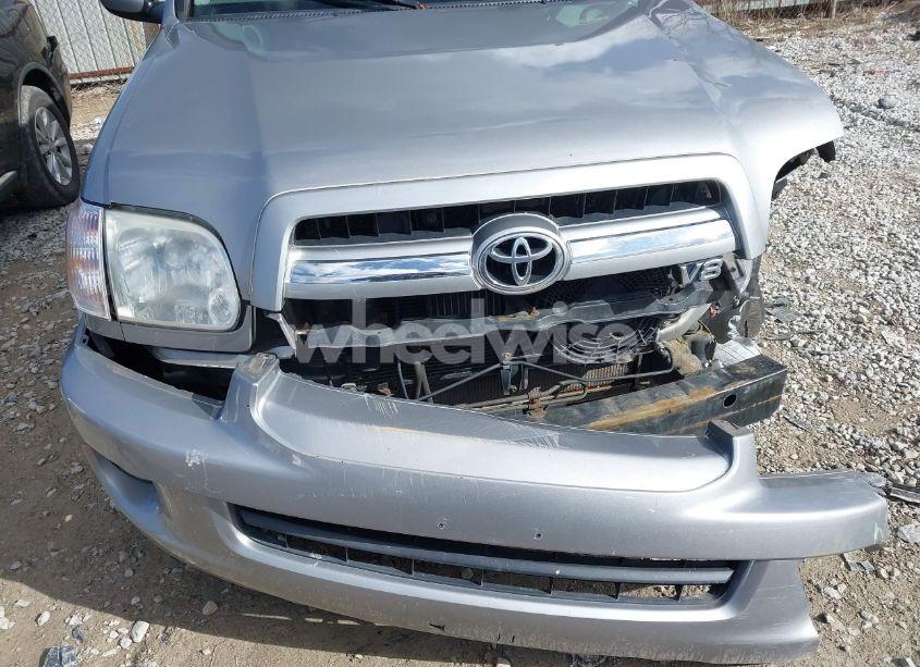 Photo 13 of 2005 Toyota Sequoia SR5 V8 (VIN 5TDBT44A85S251105)