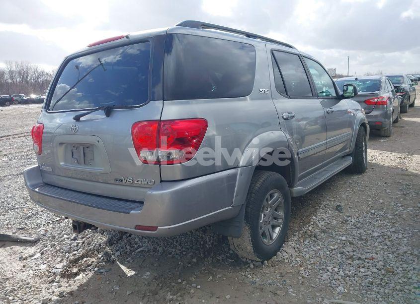 Photo 4 of 2005 Toyota Sequoia SR5 V8 (VIN 5TDBT44A85S251105)