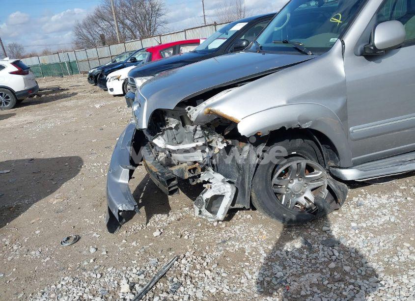 Photo 6 of 2005 Toyota Sequoia SR5 V8 (VIN 5TDBT44A85S251105)