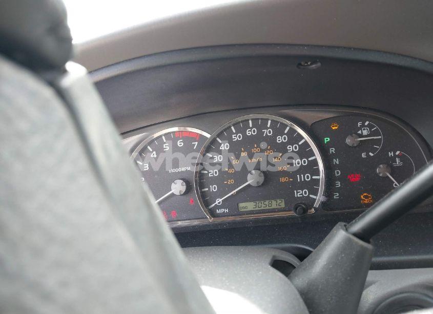 Photo 7 of 2005 Toyota Sequoia SR5 V8 (VIN 5TDBT44A85S251105)