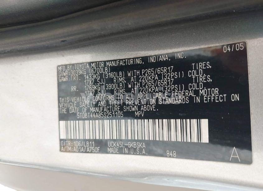 Photo 9 of 2005 Toyota Sequoia SR5 V8 (VIN 5TDBT44A85S251105)