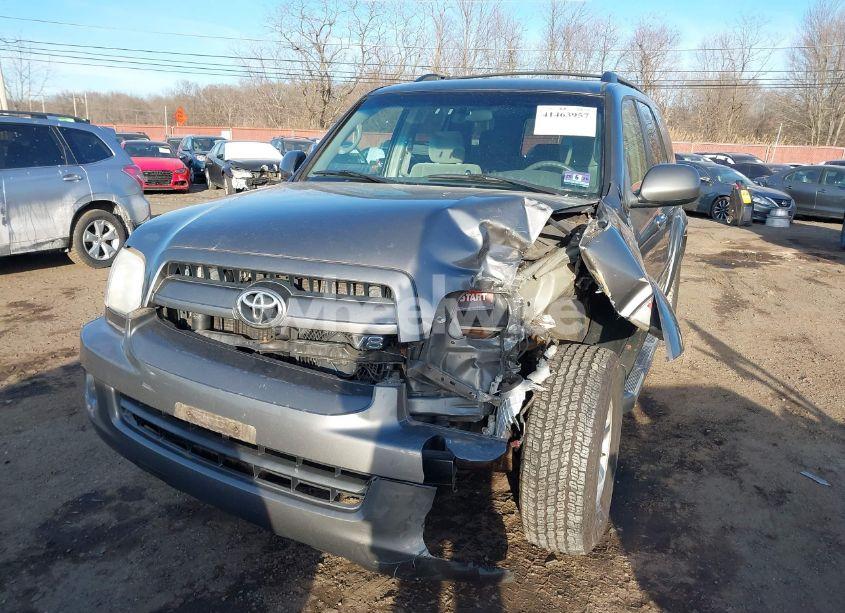 Photo 18 of 2007 Toyota Sequoia SR5 V8 (VIN 5TDBT44A87S277836)