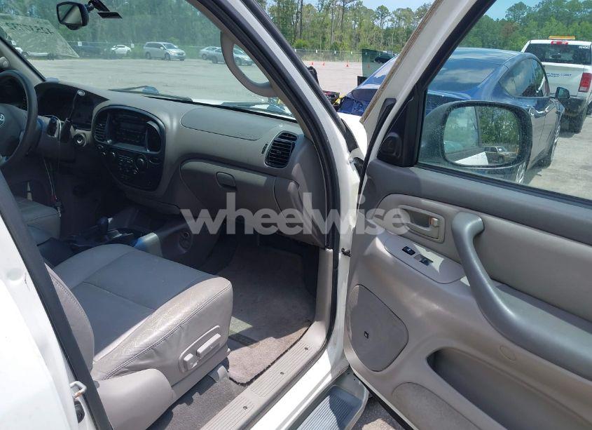 Photo 5 of 2003 Toyota Sequoia SR5 V8 (VIN 5TDBT44A93S186004)