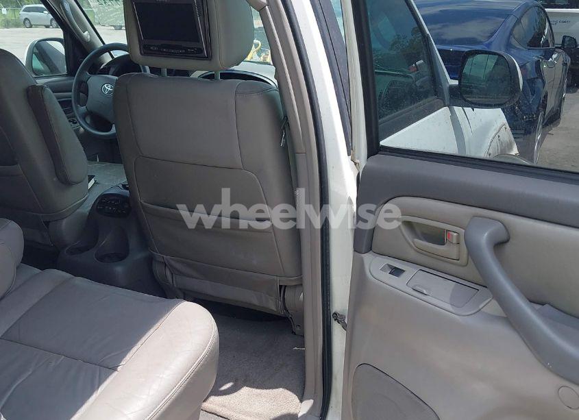 Photo 8 of 2003 Toyota Sequoia SR5 V8 (VIN 5TDBT44A93S186004)