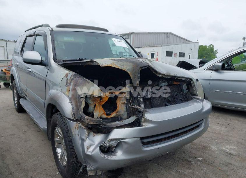 2005 Toyota Sequoia SR5 V8 (VIN 5TDBT44A95S239271) main photo