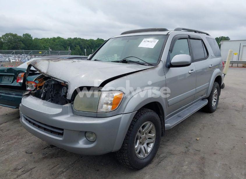Photo 2 of 2005 Toyota Sequoia SR5 V8 (VIN 5TDBT44A95S239271)