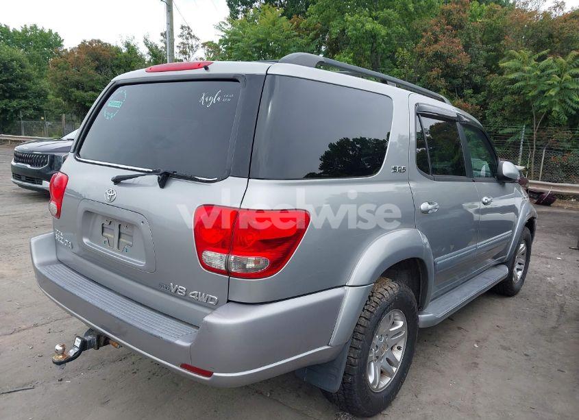 Photo 4 of 2005 Toyota Sequoia SR5 V8 (VIN 5TDBT44A95S239271)
