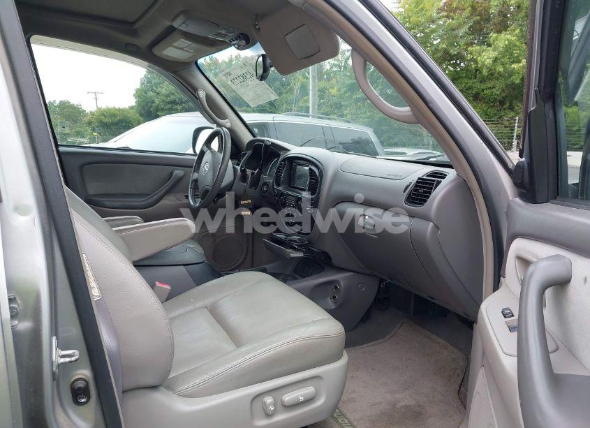 Photo 5 of 2005 Toyota Sequoia SR5 V8 (VIN 5TDBT44A95S239271)