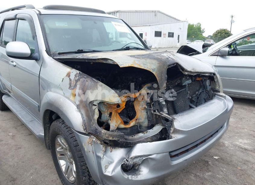Photo 6 of 2005 Toyota Sequoia SR5 V8 (VIN 5TDBT44A95S239271)