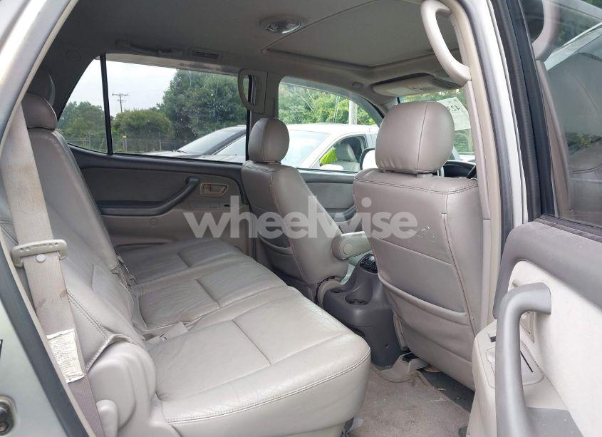 Photo 8 of 2005 Toyota Sequoia SR5 V8 (VIN 5TDBT44A95S239271)