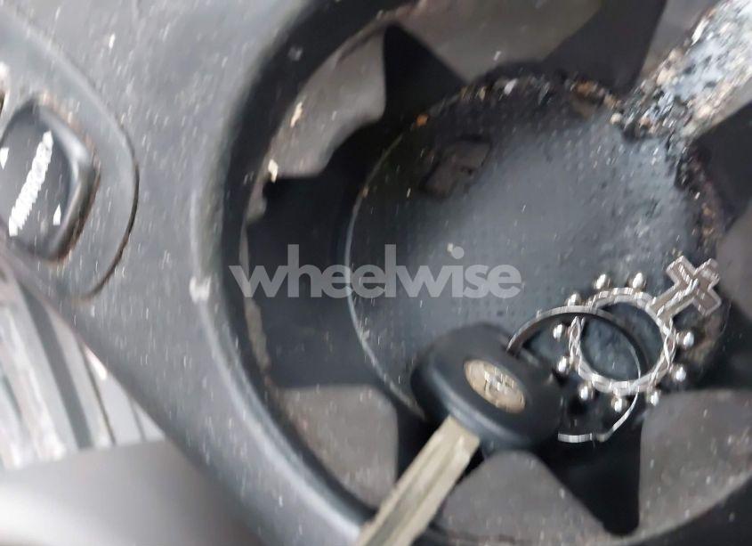 Photo 11 of 2005 Toyota Sequoia SR5 V8 (VIN 5TDBT44A95S246415)