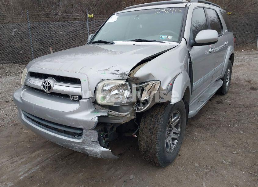 Photo 12 of 2005 Toyota Sequoia SR5 V8 (VIN 5TDBT44A95S246415)
