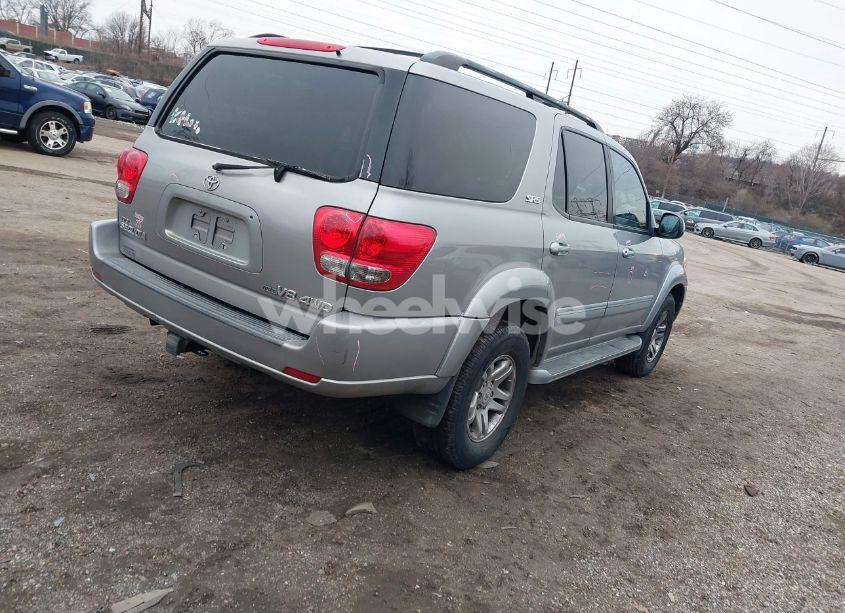 Photo 4 of 2005 Toyota Sequoia SR5 V8 (VIN 5TDBT44A95S246415)