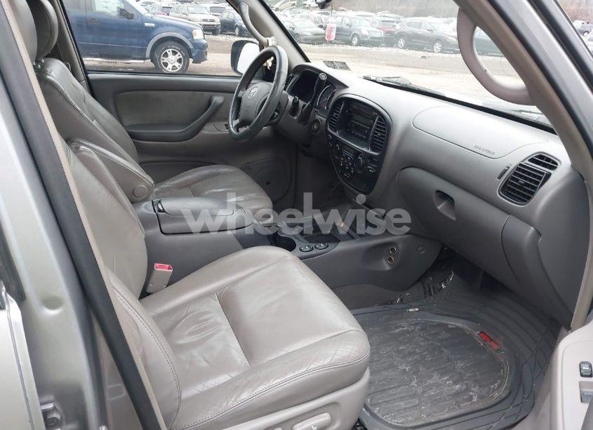 Photo 5 of 2005 Toyota Sequoia SR5 V8 (VIN 5TDBT44A95S246415)