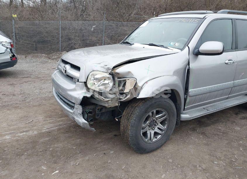 Photo 6 of 2005 Toyota Sequoia SR5 V8 (VIN 5TDBT44A95S246415)