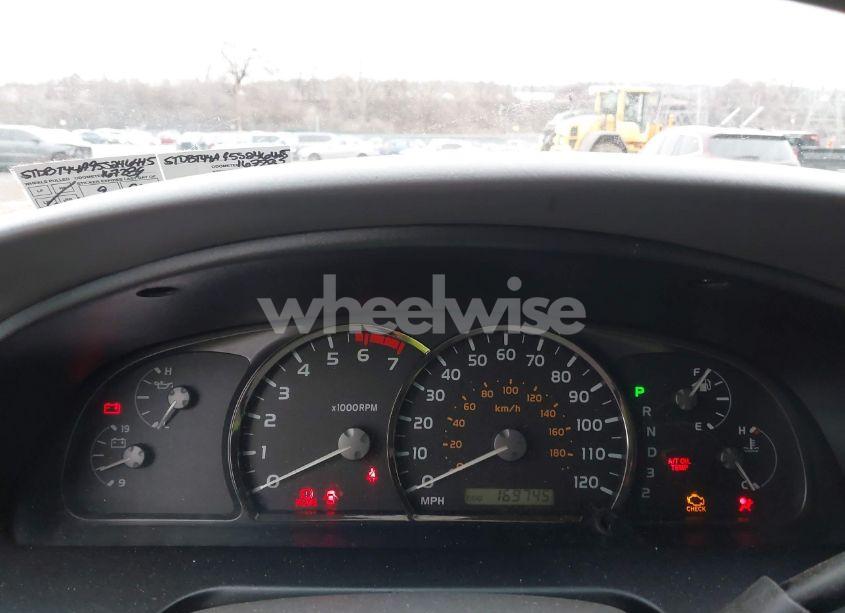 Photo 7 of 2005 Toyota Sequoia SR5 V8 (VIN 5TDBT44A95S246415)