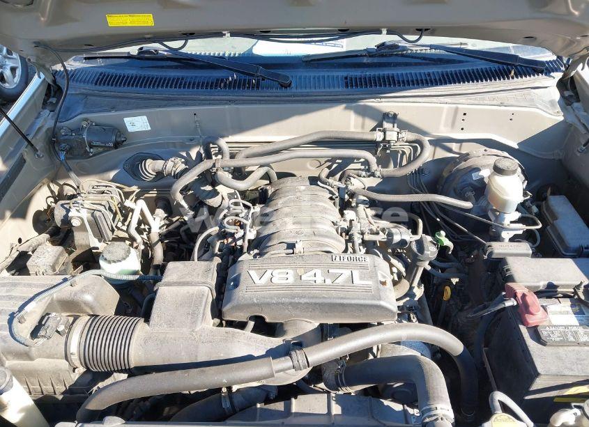 Photo 10 of 2005 Toyota Sequoia SR5 V8 (VIN 5TDBT44A95S253509)