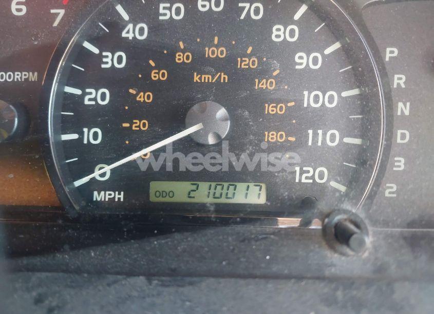 Photo 7 of 2005 Toyota Sequoia SR5 V8 (VIN 5TDBT44A95S253509)