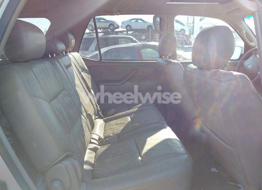 Photo 8 of 2005 Toyota Sequoia SR5 V8 (VIN 5TDBT44A95S253509)