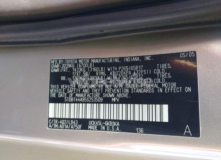 Photo 9 of 2005 Toyota Sequoia SR5 V8 (VIN 5TDBT44A95S253509)