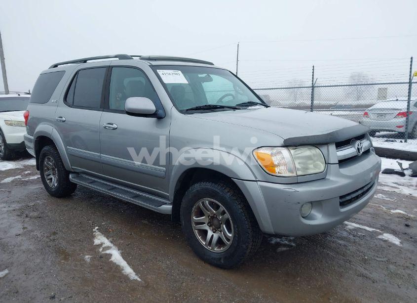 2005 Toyota Sequoia SR5 V8 (VIN 5TDBT44A95S257043) main photo