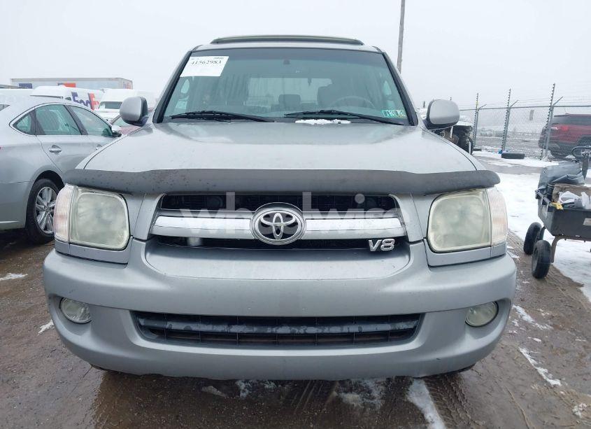 Photo 12 of 2005 Toyota Sequoia SR5 V8 (VIN 5TDBT44A95S257043)