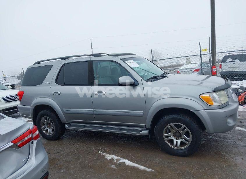 Photo 13 of 2005 Toyota Sequoia SR5 V8 (VIN 5TDBT44A95S257043)