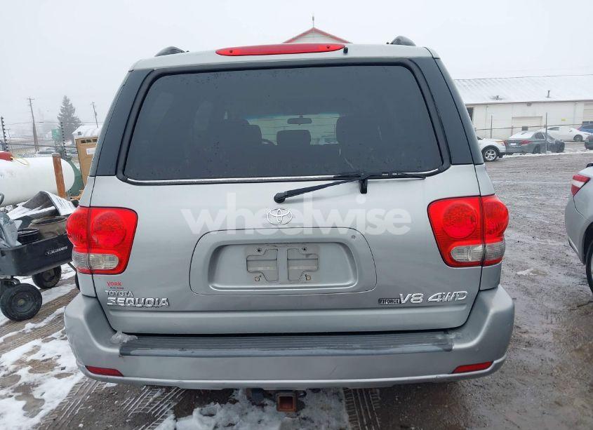 Photo 16 of 2005 Toyota Sequoia SR5 V8 (VIN 5TDBT44A95S257043)