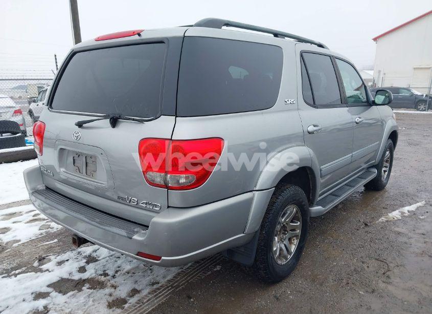 Photo 4 of 2005 Toyota Sequoia SR5 V8 (VIN 5TDBT44A95S257043)