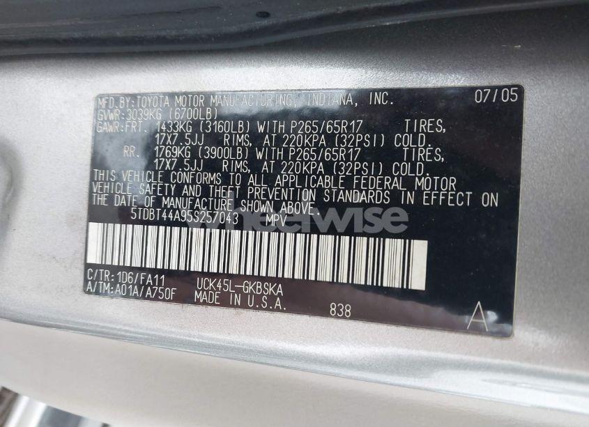 Photo 9 of 2005 Toyota Sequoia SR5 V8 (VIN 5TDBT44A95S257043)