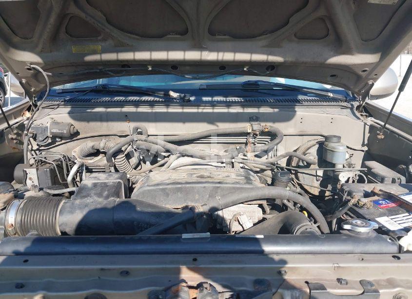 Photo 10 of 2001 Toyota Sequoia SR5 V8 (VIN 5TDBT44AX1S017171)