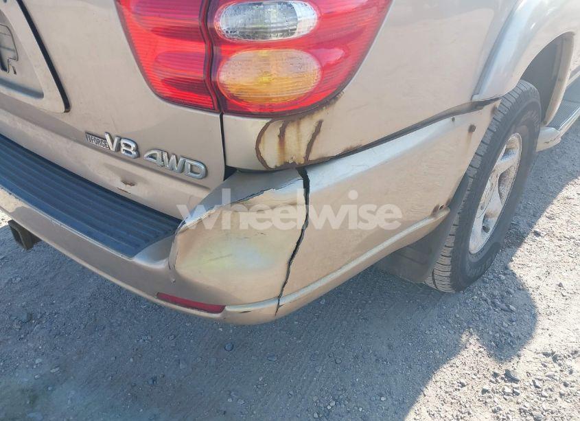 Photo 12 of 2001 Toyota Sequoia SR5 V8 (VIN 5TDBT44AX1S017171)