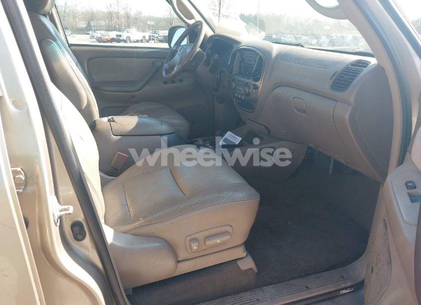 Photo 5 of 2001 Toyota Sequoia SR5 V8 (VIN 5TDBT44AX1S017171)