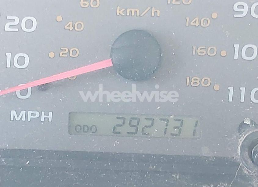 Photo 7 of 2001 Toyota Sequoia SR5 V8 (VIN 5TDBT44AX1S017171)