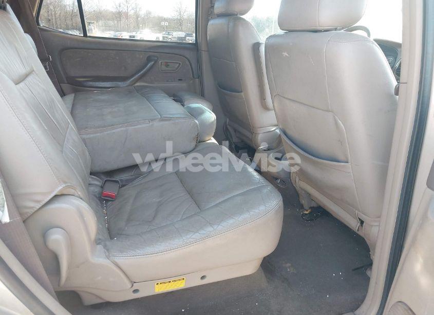 Photo 8 of 2001 Toyota Sequoia SR5 V8 (VIN 5TDBT44AX1S017171)